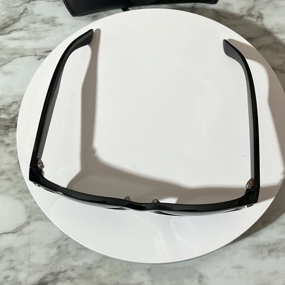 RAY-BAN SUNGLASSES. NEW WITH CASE AND BOX. MADE IN ITALY - Picture 11 of 16